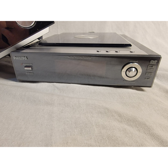 Philips MCD702 DVD Micro Theatre/Tuner Combo - Picture 5 of 5